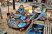 Tonle Sap - Chong Khneas Floating village, street sellers